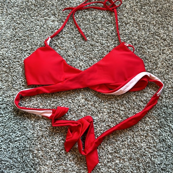 Bikini set size medium women’s. Red bikini top black and white polka dot bottoms - Picture 8 of 9